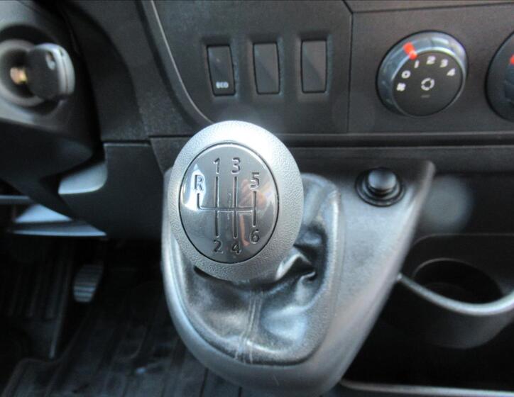 Nissan NV400 14