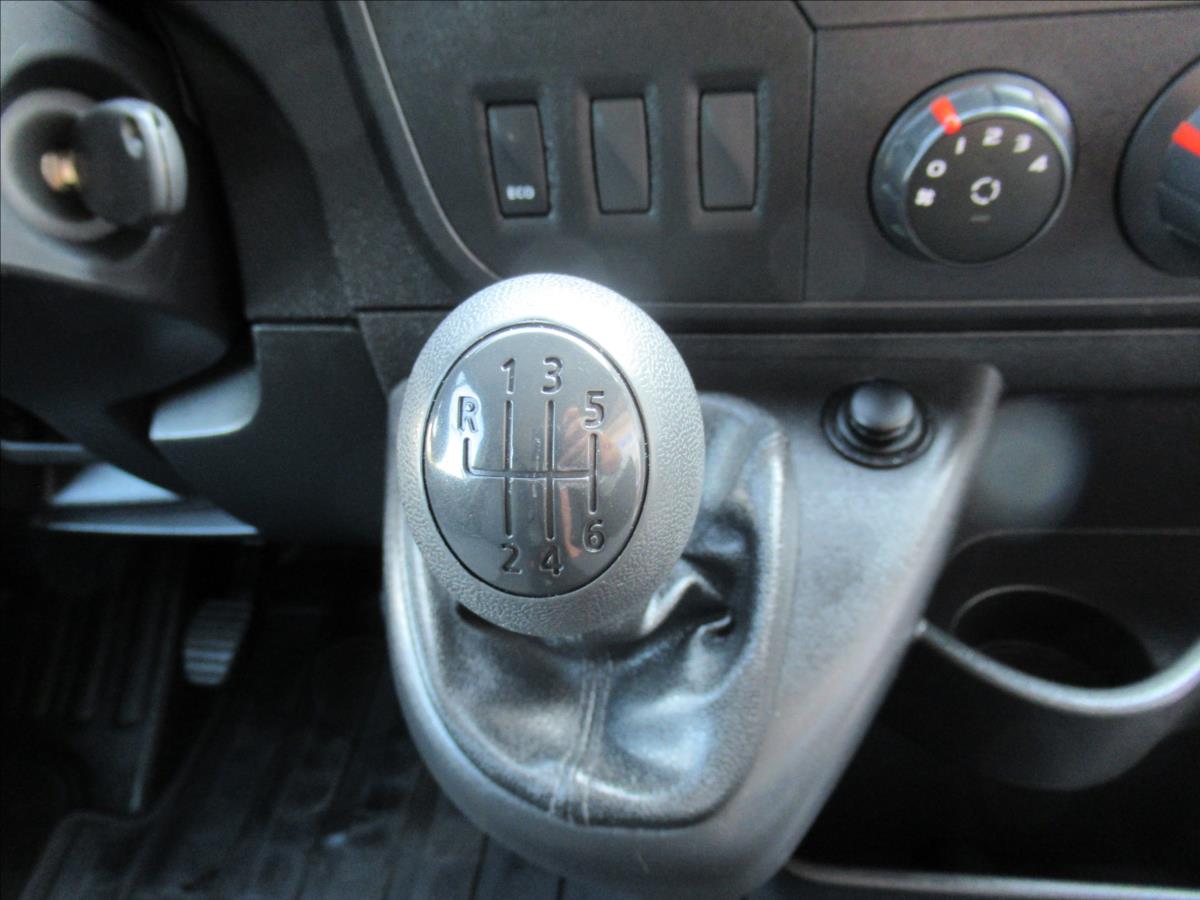 Nissan NV400
