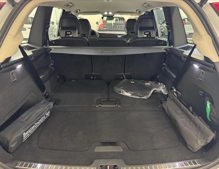 Volvo XC90 13
