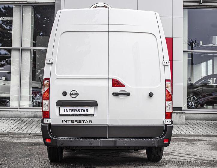 Nissan NV400 9