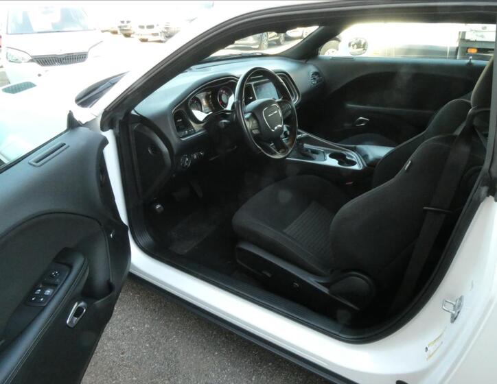 Dodge Challenger 16