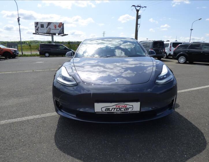 Tesla Model 3 8