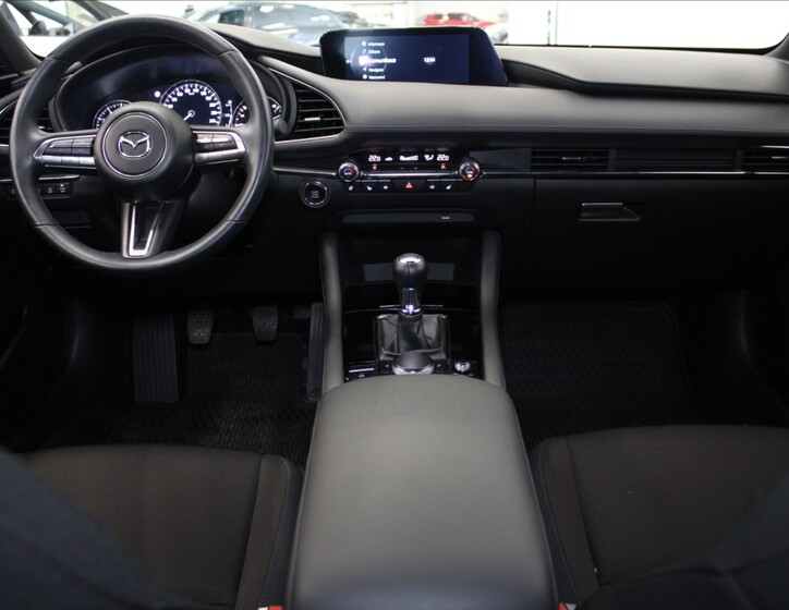 Mazda 3 8
