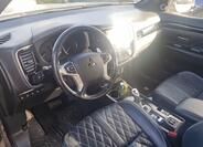 Mitsubishi Outlander 5
