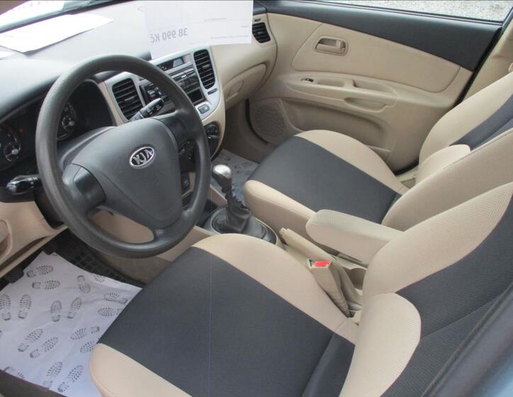 KIA Rio 18
