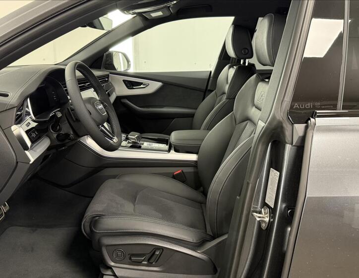 Audi Q8 8