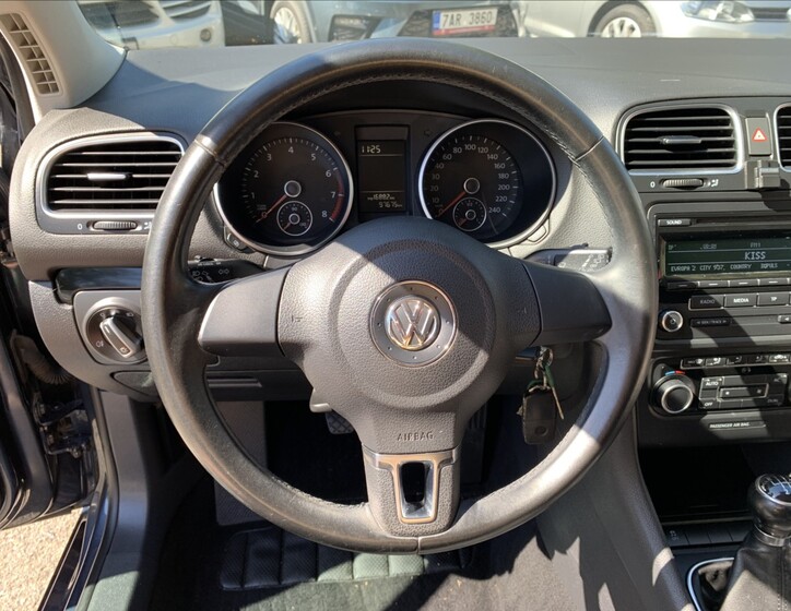 Volkswagen Golf 9