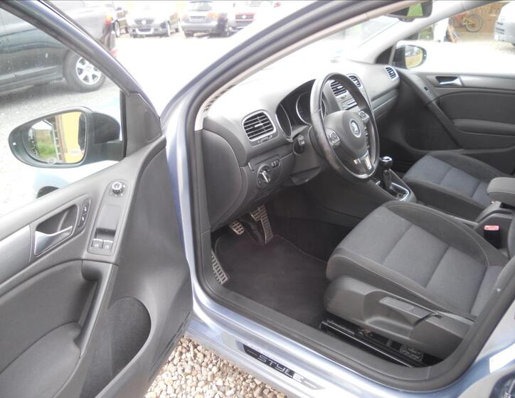 Volkswagen Golf 11