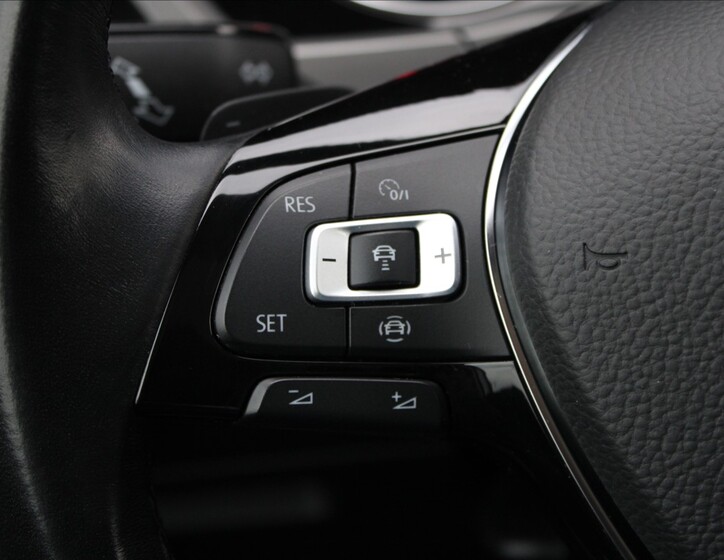 Volkswagen Touran 24