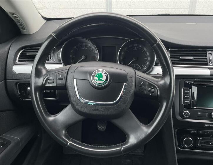 Škoda Superb 16