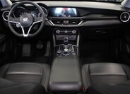 Alfa Romeo Stelvio 8