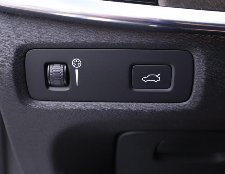 Volvo V90 19