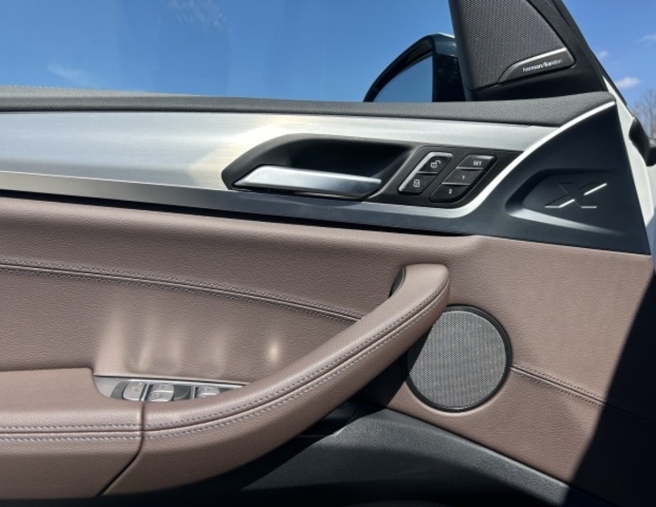 BMW iX3 16
