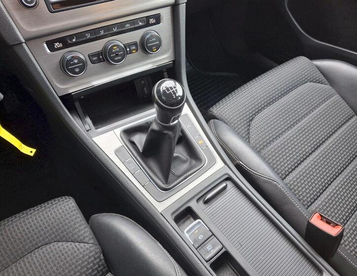 Volkswagen Golf 24