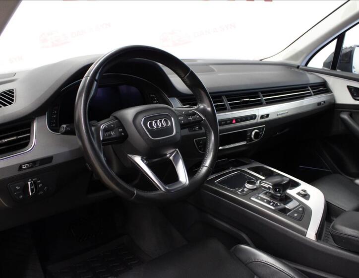 Audi Q7 10