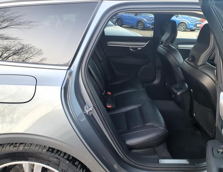 Volvo V90 16