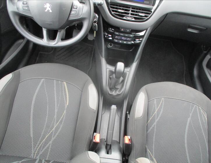 Peugeot 208 10