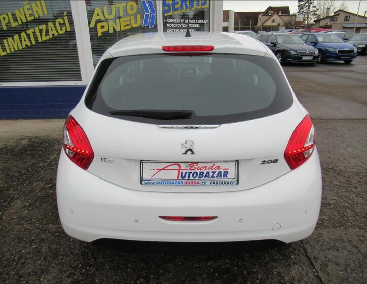 Peugeot 208 6