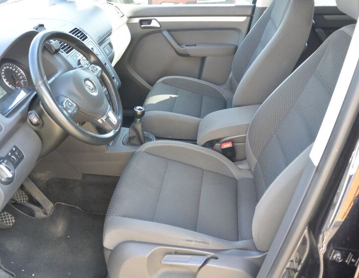 Volkswagen Touran 8