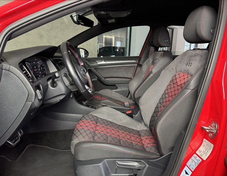 Volkswagen Golf 25