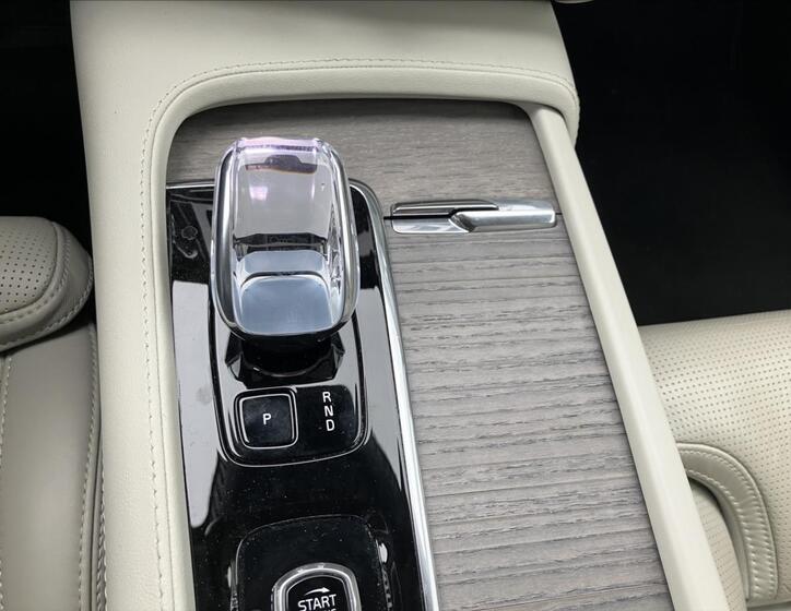 Volvo V90 17