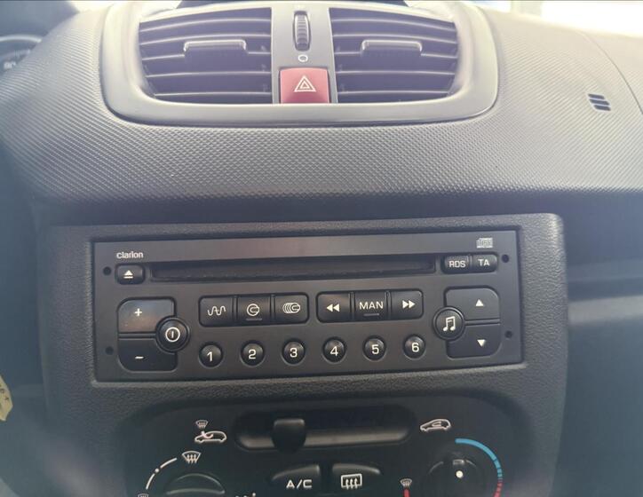 Peugeot 206 13