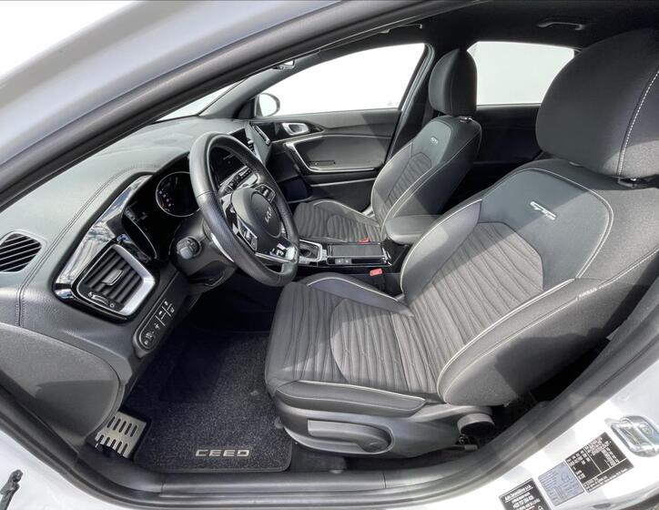KIA ProCeed 4