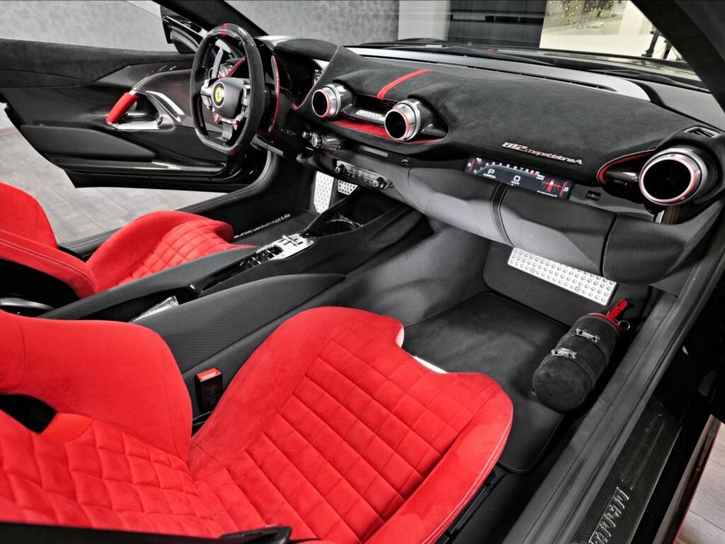 Ferrari 812 25
