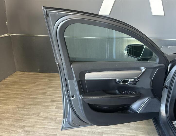 Volvo V90 10