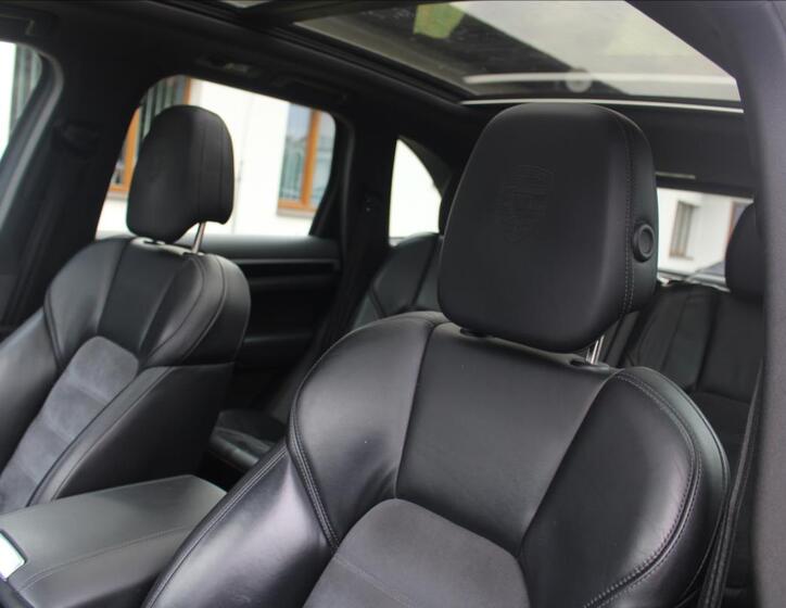Porsche Cayenne 24