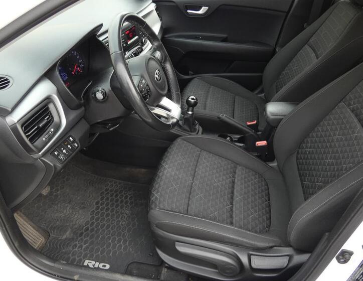 KIA Rio 17
