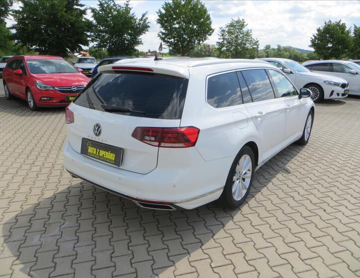 Volkswagen Passat 9