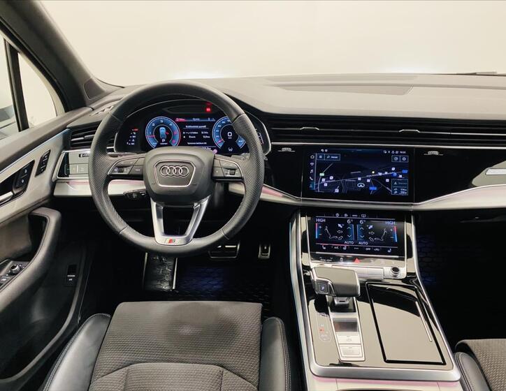 Audi Q7 10