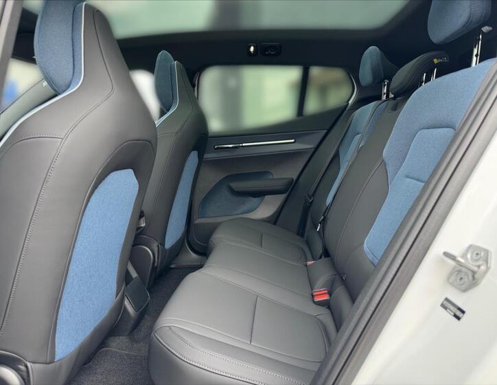 Volvo EX30 11
