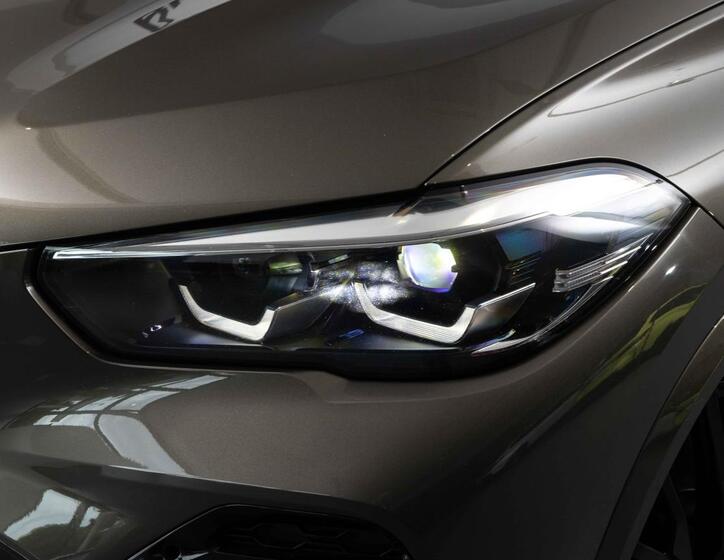 BMW X5 8