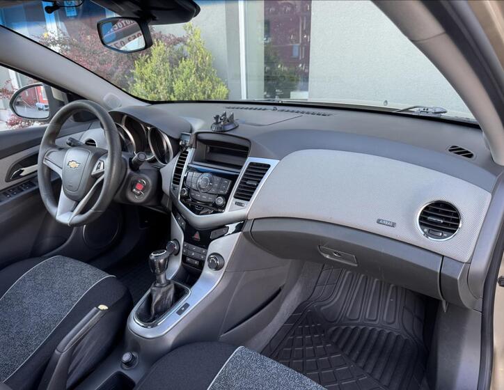 Chevrolet Cruze 13