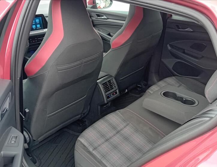 Volkswagen Golf 11