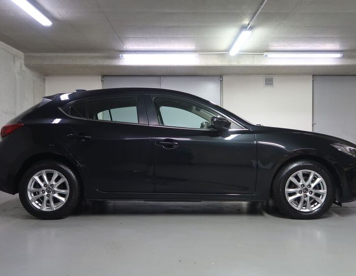 Mazda 3 4