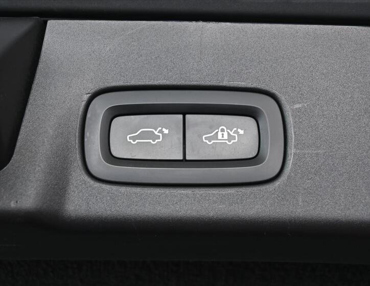 Volvo V90 33