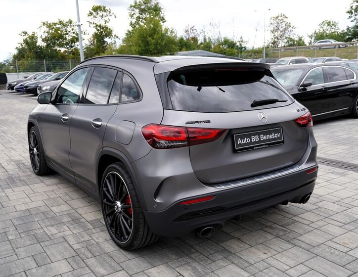 Mercedes-Benz GLA 4
