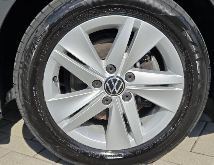 Volkswagen Golf 16