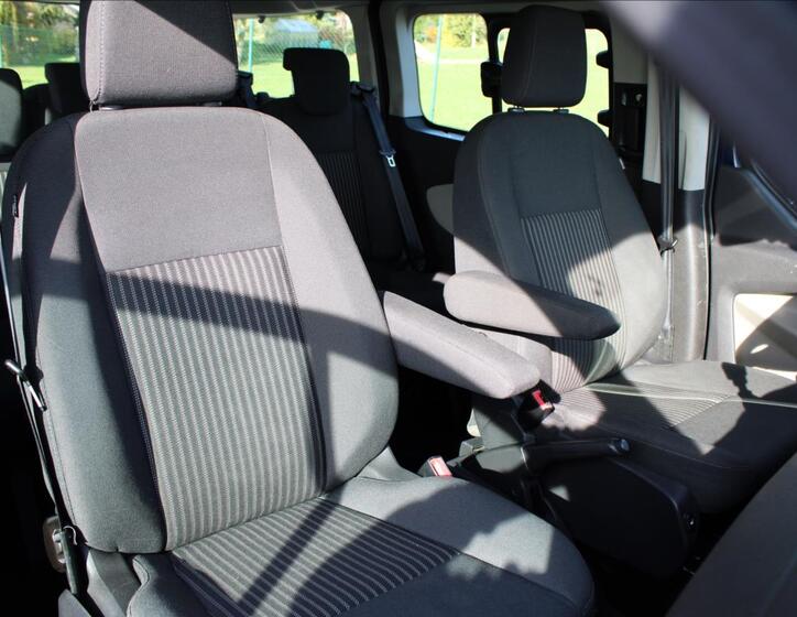 Ford Tourneo Custom 18