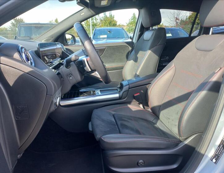 Mercedes-Benz GLA 9