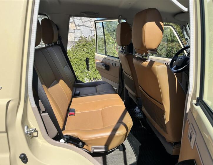 Toyota Land Cruiser 13