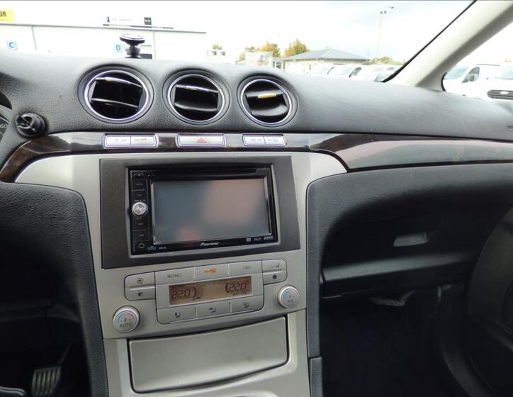 Ford Galaxy 17
