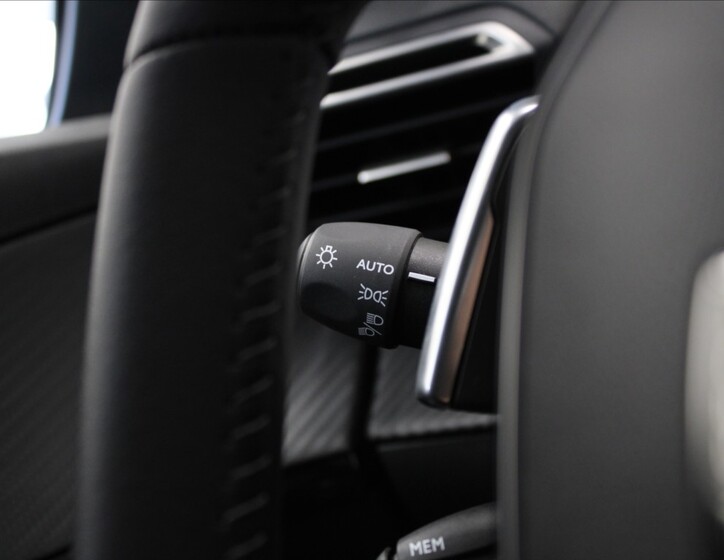 Peugeot 208 21