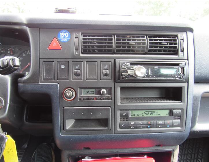 Volkswagen Caravelle 16