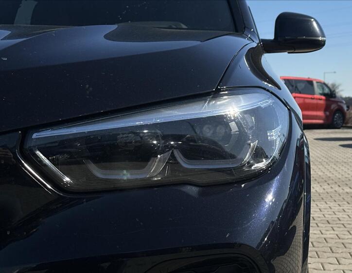 BMW X5 8