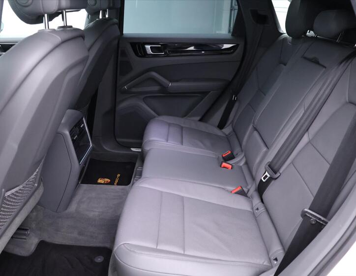 Porsche Cayenne 18