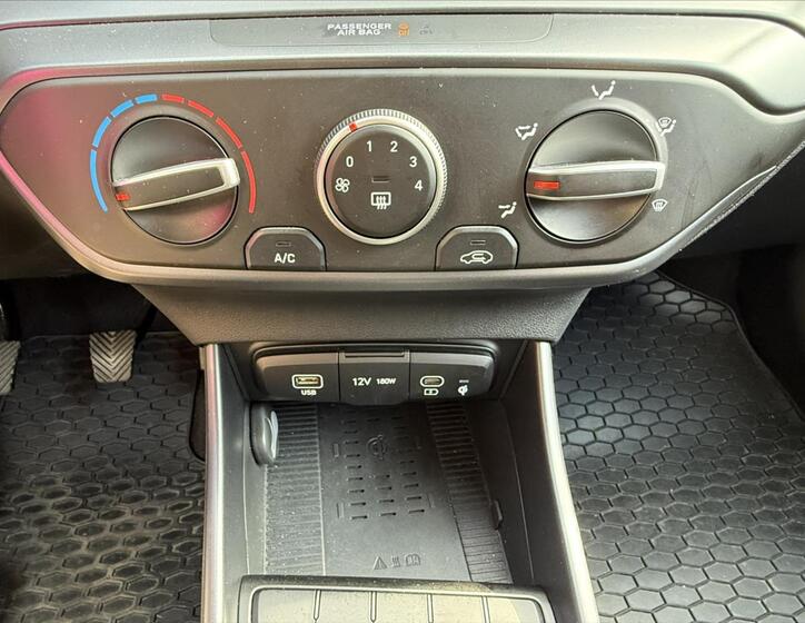 Hyundai i20 15